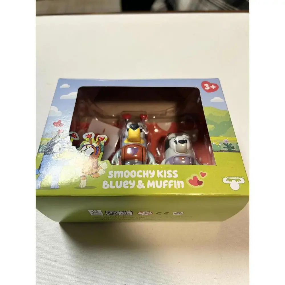Moose Toys Bluey Smoochy Kiss Muffin Figure Set Unisex NIB Valentine Heart 2.5in